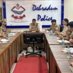 आगामी त्रिस्तरीय पंचायत चुनावों को सकुशल सम्पन्न कराने हेतु दून पुलिस ने कसी कमर, एसएसपी देहरादून द्वारा चुनाव की तैयारियों को लेकर अधीनस्थ अधिकारियों के साथ की बैठक