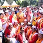 लोक गीतों की धुनों के बीच सीएम आवास में निखरे होली के रंग,  होली मिलन कार्यक्रम में जुटे गढ़वाल-कुमाऊं से लेकर जौनसार तक के कलाकार