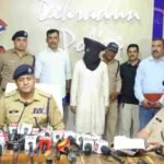 अनिष्ट होने का भय दिखाकर पूजा पाठ के नाम पर आभूषण ठगने वाला ठग बाबा आया दून पुलिस की गिरफ्त में, ठगा गया लगभग 15 तोला सोना व 5 लाख की नकदी हुई बरामद