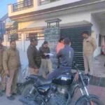 बसंत विहार क्षेत्र में पुलिस ने चलाया सत्यापन अभियान, सत्यापन अभियान के दौरान संदिग्धों को लाया गया थाने